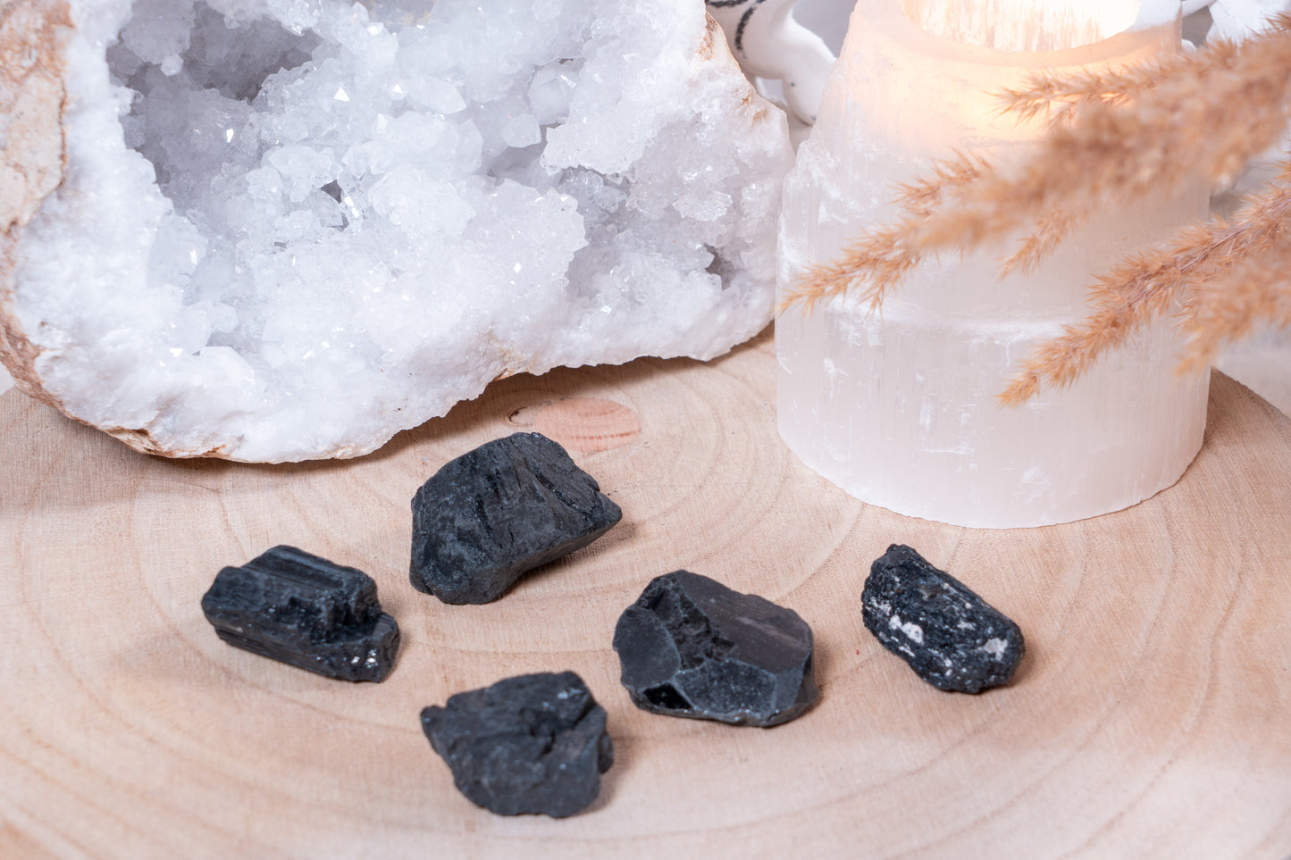 Schwarzer Turmalin Stücke