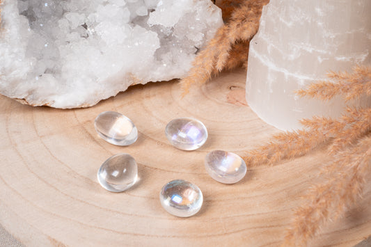 Bergkristall Aura Trommelstein