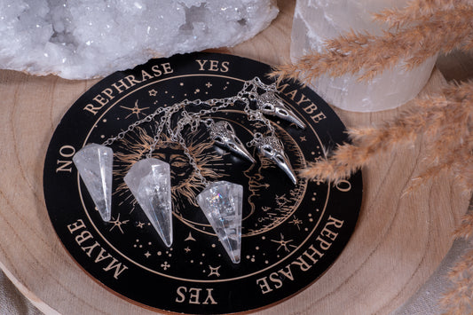 Kristall Pendel mit Rabenschädel Charm